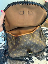Load image into Gallery viewer, Beautiful Shyylo crossbody with black leather braided detail. Louis. Free giftcard with purchase.