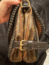 Load image into Gallery viewer, Beautiful Shyylo crossbody with black leather braided detail. Louis. Free giftcard with purchase.